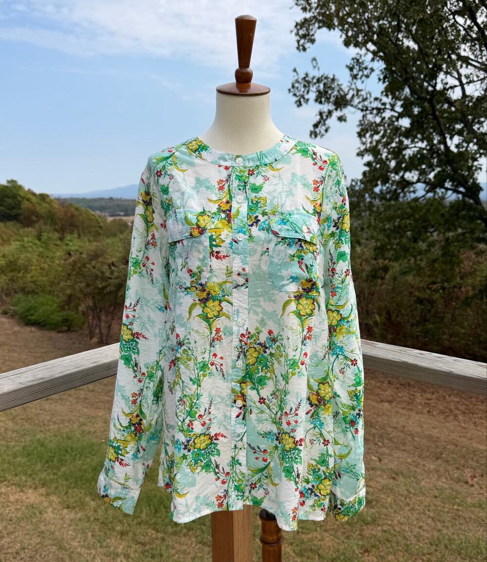 Van Heusen Tropical Floral Collarless Button Up Blouse Women’s Size Medium